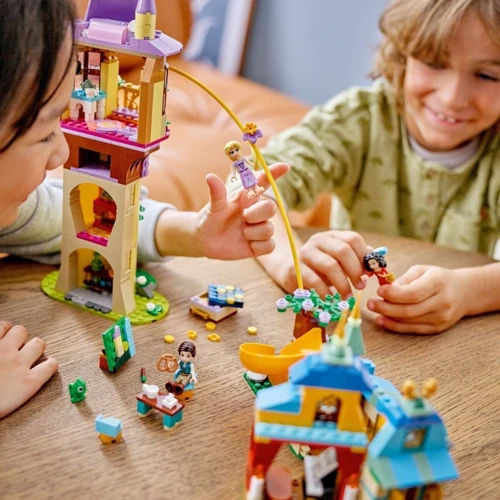 Конструктор LEGO Disney Princess Rapunzel's Tower & The Snuggly Duckling Башня Рапунцель и Уютный утенок (43241): Количество деталей, шт. 623