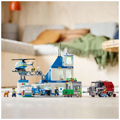 Конструктор LEGO City Полицейский участок (60316) фото 9