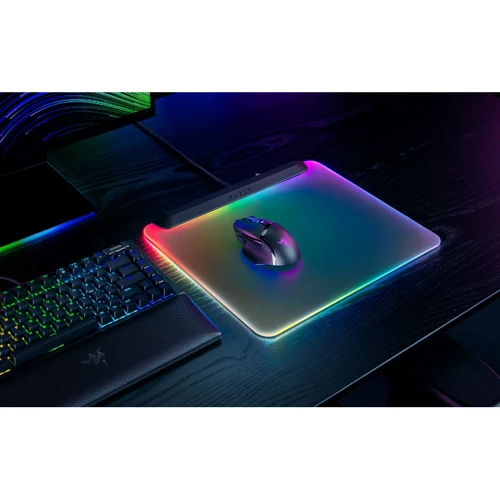 Игровая поверхность Razer Firefly V2 Pro Black (RZ02-04920100-R3M1): Особенности С подсветкой