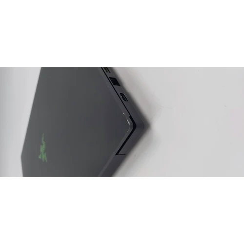 Razer Blade Stealth 17: Причина уцінки Витринный вариант
