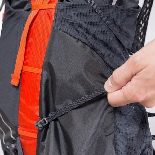 Рюкзак Osprey Exos 48 Blaze Black - MD (009.1741): Дополнительно внутренний отдел для питьевой системы, грудная стяжка, Система вентиляции спины, Наличие каркаса