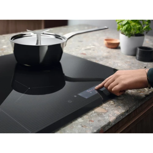 Варочная поверхность Electrolux EIS6448: Размеры для встраивания 4.4х56х49 см