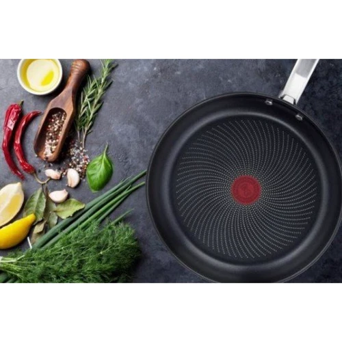 Сковорода Tefal Intuition 24 cм (B8170444): Антипригарное покрытие Titanium