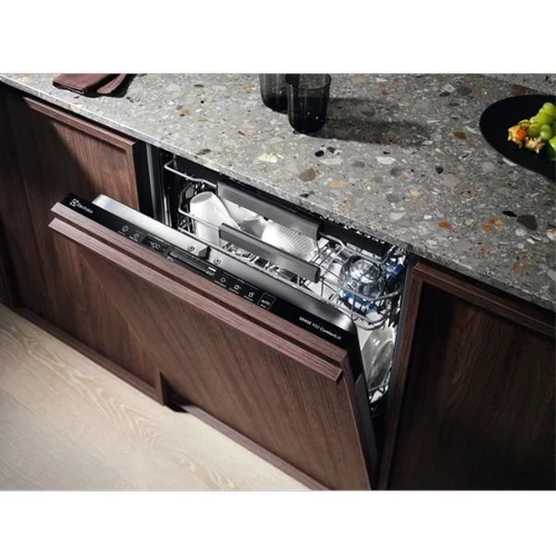 Встраиваемая посудомоечная машина Electrolux EEC767305L: Цвет белый