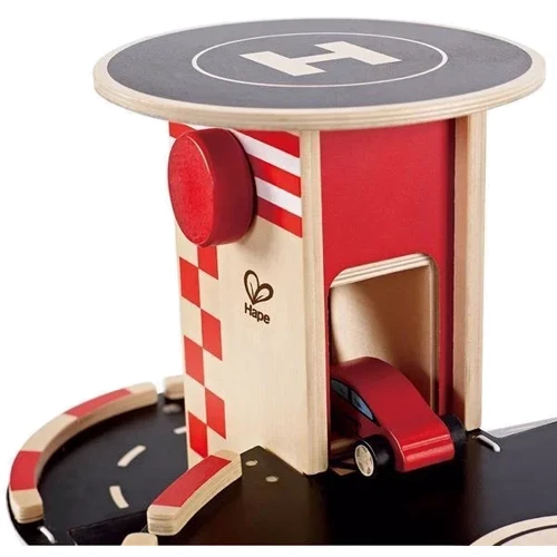 Деревянный автотрек Hape с паркингом и вертолетной площадкой (E3002)