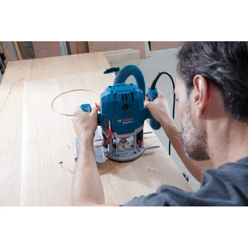 Фрезер Bosch GOF 130 (06016B7000)