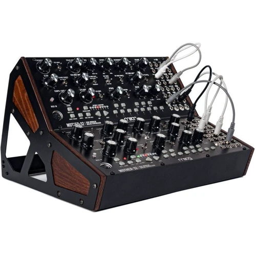 Аналоговий синтезатор Moog Mother-32 фото 2