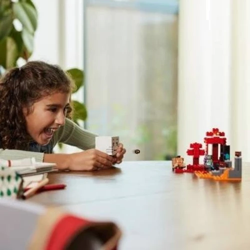 Конструктор LEGO Minecraft Засідка біля порталу в Нижньому світі (21255) фото 4