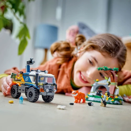 Конструктор LEGO City Внедорожник для исследования джунглей (60426) фото 5