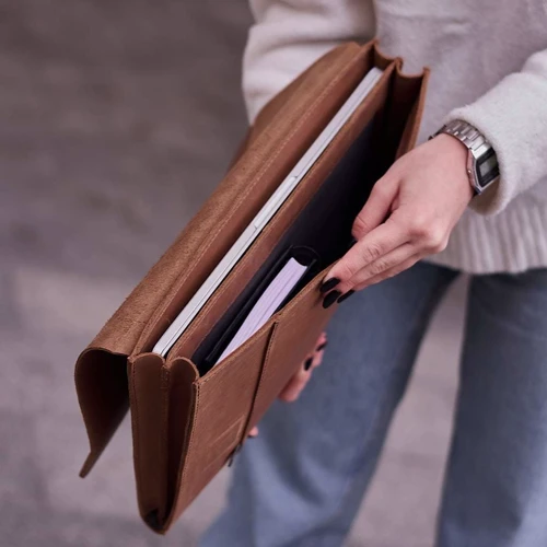 INCARNE Handmade Atlas Cognac for MacBook Pro 16": Тип аксессуара чехол