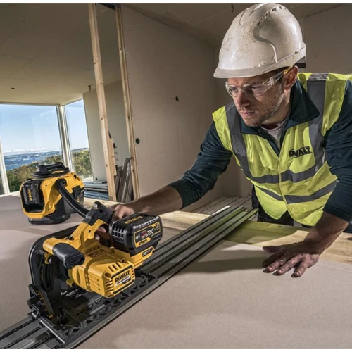 Монтажная пила DeWALT DCS520T2