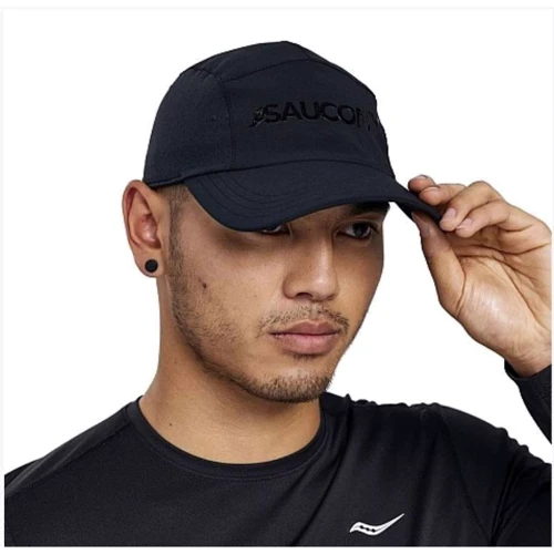 Бейсболка Saucony Outpace Hat Black черная (900013-BKGR) фото 5
