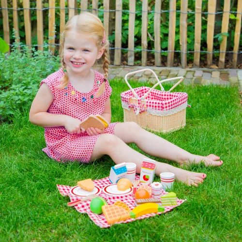 Ігровий набір New Classic Toys Кошик для пікніка (10590) фото 2