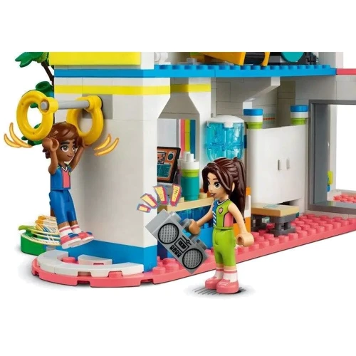 Конструктор LEGO Friends Спортивный центр (41744): Количество деталей, шт. 832