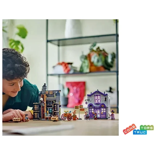 Конструктор LEGO Harry Potter Магазины Оливандера и мантий от Мадам Малкин (76439): Рекомендуемый возраст от 8 лет