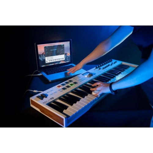 MIDI-клавиатура Arturia KeyLab Essential 61 + Arturia Pigments 3.5: Размер клавиш Полноразмерные