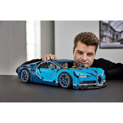 Конструктор LEGO Technic Bugatti Chiron (42083): Рекомендований вік 16+