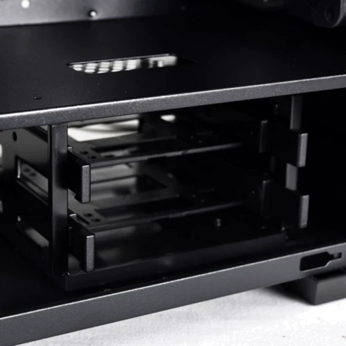 Корпус Lian Li LANCOOL 205 Mesh, Black PC Case (G99.OE764X.00): Материал передней панели закаленное стекло, пластик и сталь