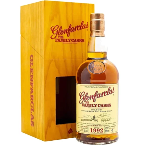 

Виски Glenfarclas The Family Cask 1992 S22 #5988 52.6% 0.7 л Wb (BWR4815)