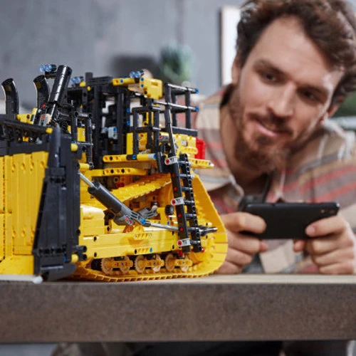 Бульдозер Cat® D11 з керуванням із програми LEGO® Technic (42131): Рекомендований вік 18+
