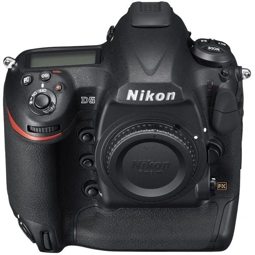 Nikon D5 Body (XQD): Тип матрицы CMOS