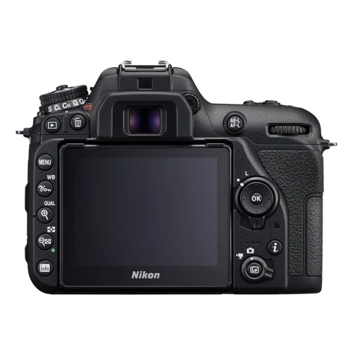 Nikon D7500 kit (16-80mm) VR: Размер матрицы, мм 23.5x15.6