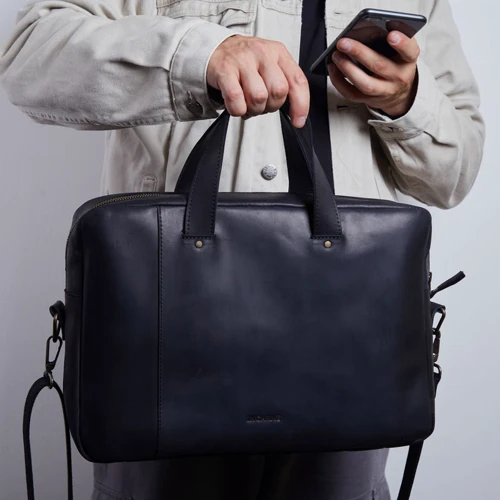 INCARNE Handmade Leather Laptop bag Bruno Black for MacBook 15-16": Цвет черный (Black)
