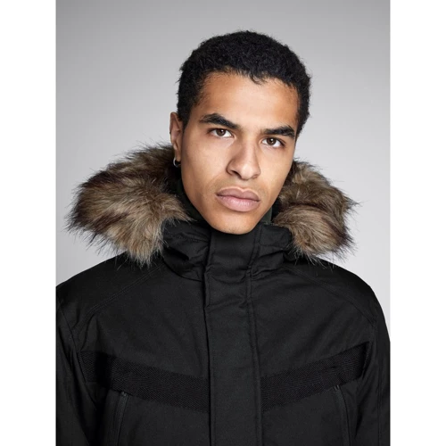 Парка Jack & Jones 77638127 46 черная зимняя с капюшоном: Подкладка На подкладке
