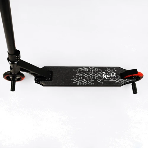Самокат трюковый Best Scooter Reactor Black and Red (112772): Конструкция рамы цельная
