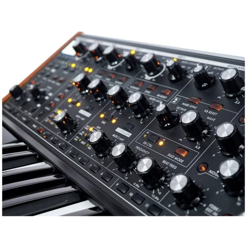 Аналоговый синтезатор Moog Subsequent 37 фото 7