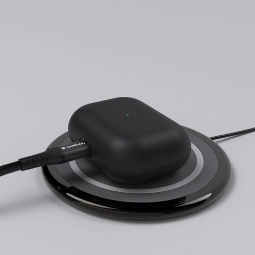 Чехол для наушников SwitchEasy Skin Case Black for Apple AirPods Pro фото 5