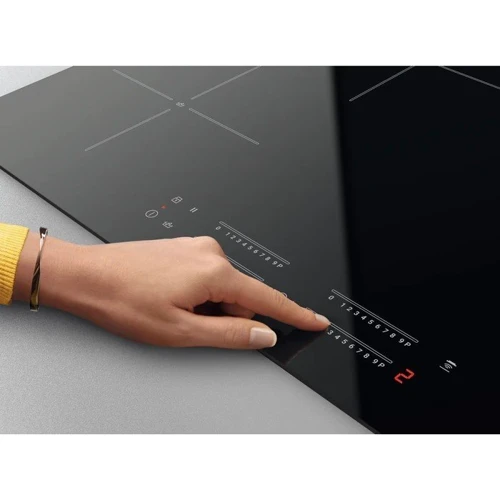 Варочная поверхность Zanussi ZITN644K: Расположение панели фронтальное