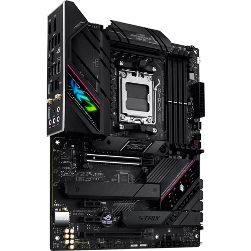 ASUS ROG STRIX B650E-F GAMING WIFI: Оперативна пам'ять 4xDDR5 6400+ МГц, до 128 ГБ