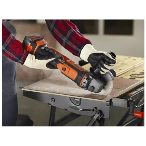 Болгарка (Угловая шлифовальная машина) Black+Decker BCG720M1 UA: Питание от аккумулятора