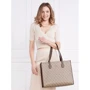 Жіноча сумка тоут GUESS SILVANA GIRLFRIEND TOTE світло-коричнева (HWSN8665240-LLR): Застібка Молния