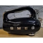 Smeg HMF01BLEU (Миксеры)(79012311)Stylus approved: Причина уценки Небольшая потертость на миксере. Товар новый, полный комплект
