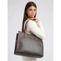 Женская сумка тоут GUESS SILVANA TOTE темно-коричневая (HWQB8665230-BGO): Тип ручки С двумя ручками, Длинная ручка