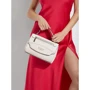 Женская сумка-сэтчел Guess Lias Top Handle Flap белая (HWVG7670180-WHI): Застежка Магнитная