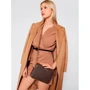 Женская сумка кросс боди Michael Kors JET SET LG EW CROSSBODY темно-коричневая (32F1GJ6C7B200): Страна производитель США