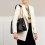 Женская сумка тоут GUESS NELL GIRLFRIEND SATCHEL черная (HWVB8678070-BLA): Тип ручки Длинная ручка, С двумя ручками, На цепочке, Короткая ручка
