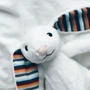 М'яка іграшка для новонародженого Zazu Bibi Кролик 19 см (ZA-BIBI-01): Особливості Можно стирать, Регулируемая громкость, Автоотключение, Белый шум