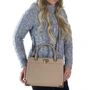 Женская сумка тоут Michael Kors светло-коричневая (MK0434W): Тип ручки Со съемным ремнем, Плечевой ремень, С двумя ручками, Короткая ручка