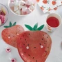 Сервировка стола Салфетки Talking Tables Strawberry Fields в форме клубники (STRAWB-NAPKIN-STRAWB) фото 1