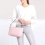 Женская сумка тоут Guess Uptown Chic разноцветная (HWPF7301230-PMM): Застежка Магнитная