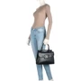 Женская сумка тоут Guess Hensely Satchel черная (HWVG8113060-BLA): Фактура Матовая, Гладкая