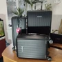 Чемодан Swissbrand Riga 2.0 (L) Black (SWB_LHRIG001L): Фактура Глянцевая