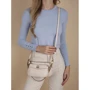 Женская сумка кросс боди GUESS NELL DOUBLE POUCH CROSSBODY молочная (HWVB8678700-STO): Застежка Молния