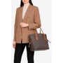 Женская сумка тоут Michael Kors VOYAGER EW TOTE темно-коричневая (30T8GV6T4B200): Пол Женский