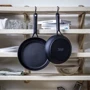 Набір сковорідок KitchenAid CFA 2 шт. (CC003569-001): Матеріал корпусу Алюминий