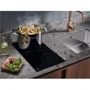 Варильна поверхня Electrolux LHR3233CK: Розташування панелі фронтальное